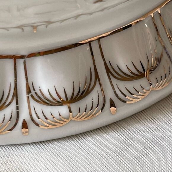 Small White and Gold lotus flower water Lily Ceramic pot planter or for Incense - Picture 4 of 16